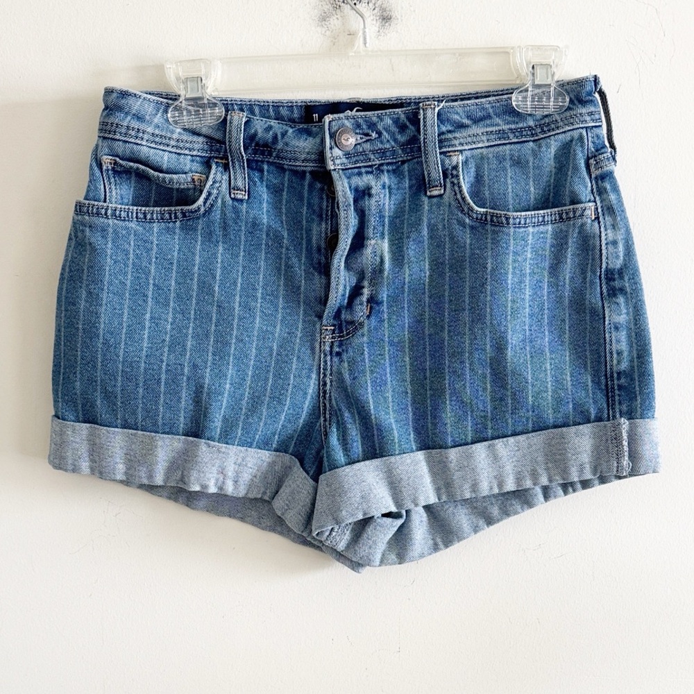 Hollister denim cuffed high rise mom shorts stripped size 30